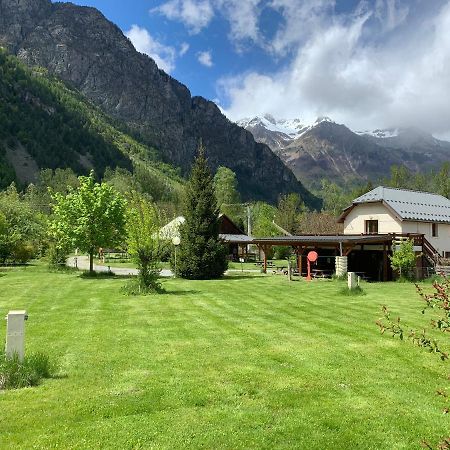 Ferme Noemie Villa Le Bourg-dʼOisans Exterior foto