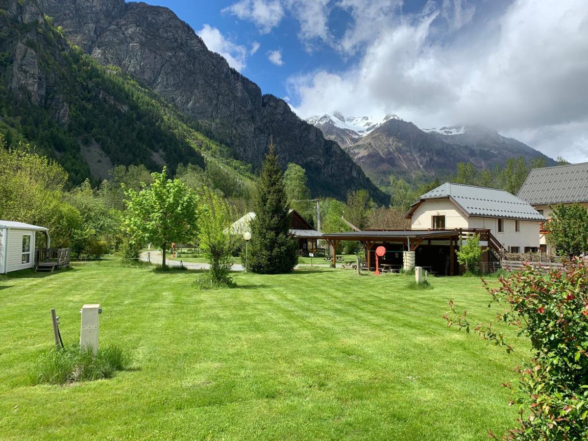Ferme Noemie Villa Le Bourg-dʼOisans Exterior foto